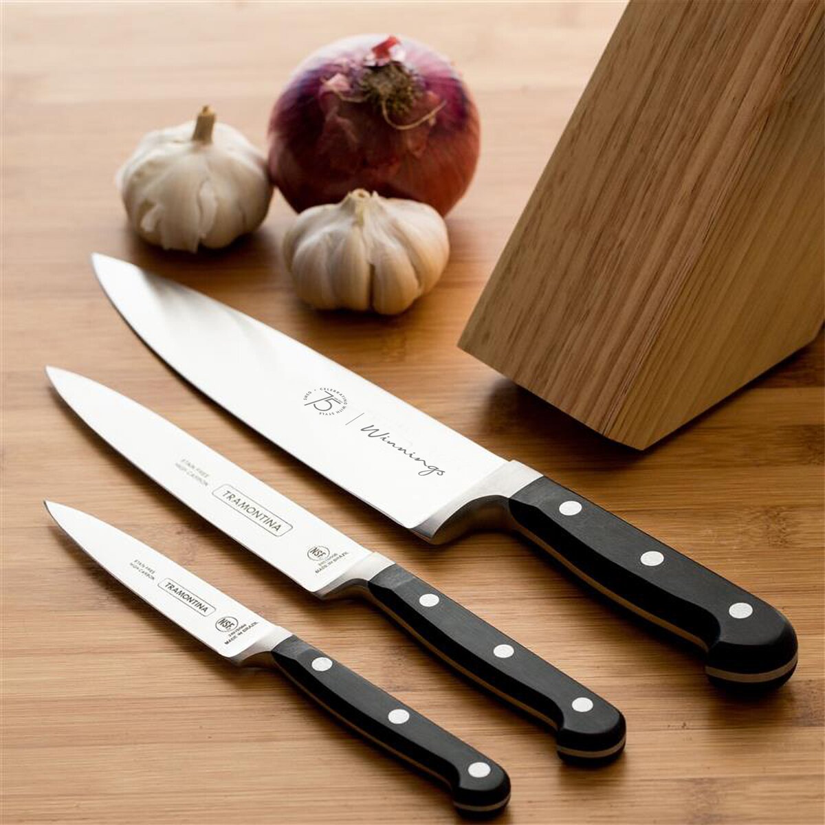 🤩Check out the new Smeg Knife set - New World Three Parks
