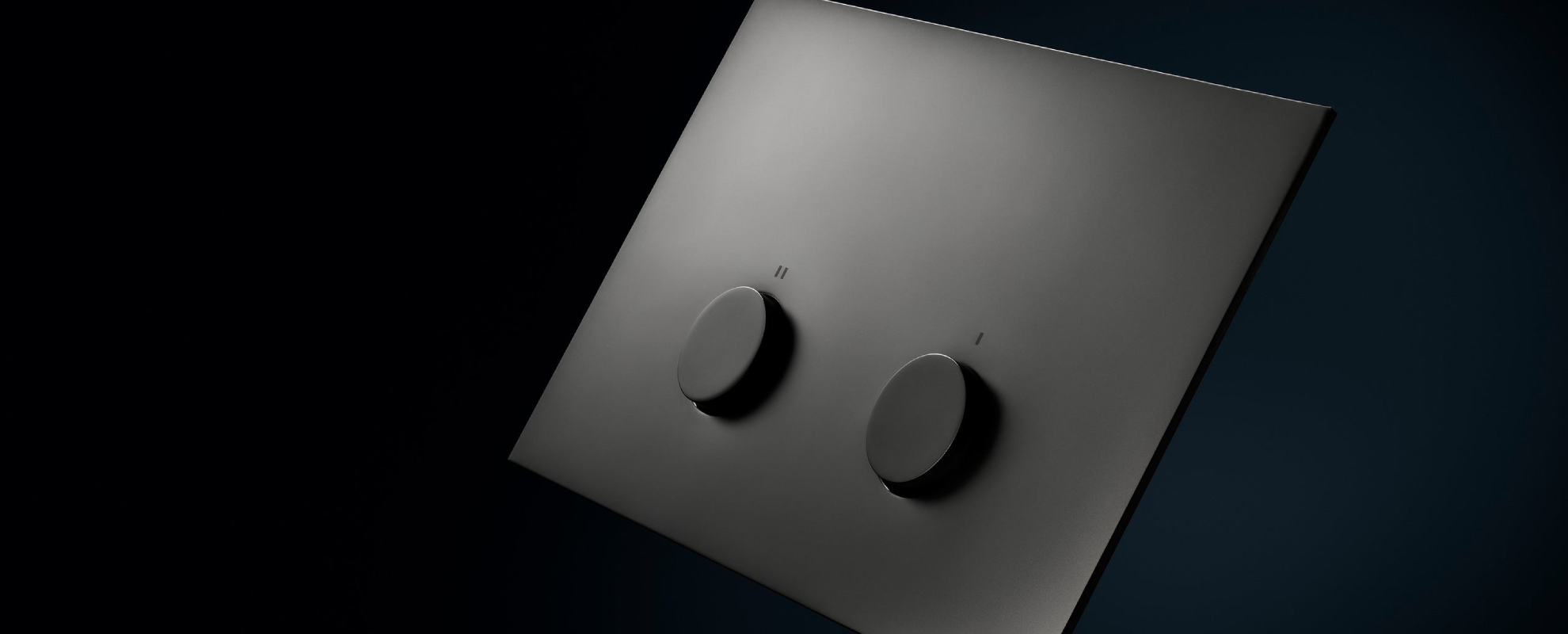 Practical and elegant flush plates and cisterns