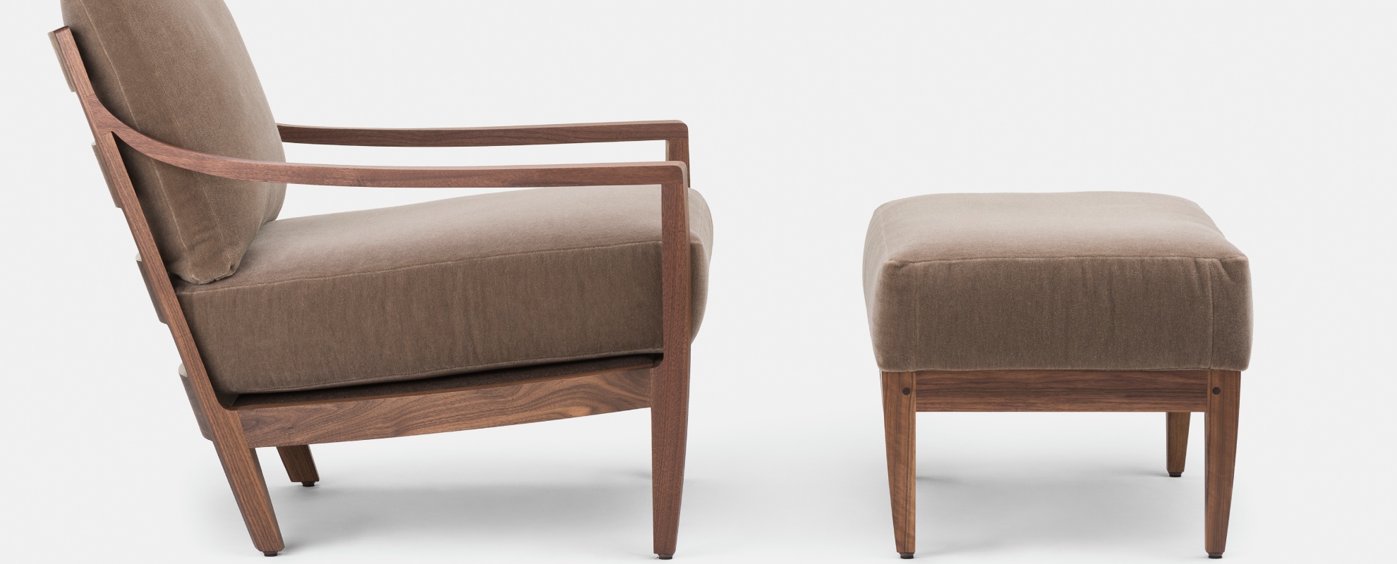 Luxurious ottomans for your living room