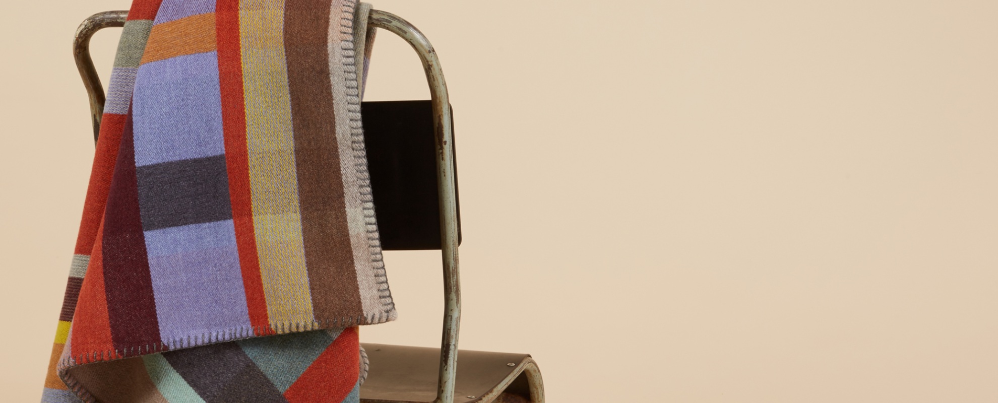 Throw yourself into contemporary comfort